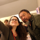 Una mujer se hace un selfie con el artista Ai Weiwei. Getty